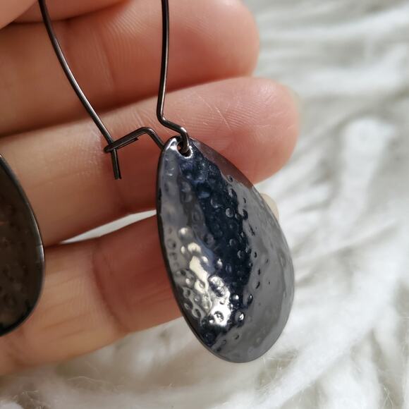 Teardrop Shaped Hammered Metal Dangle Earrings - Picture 3 of 4
